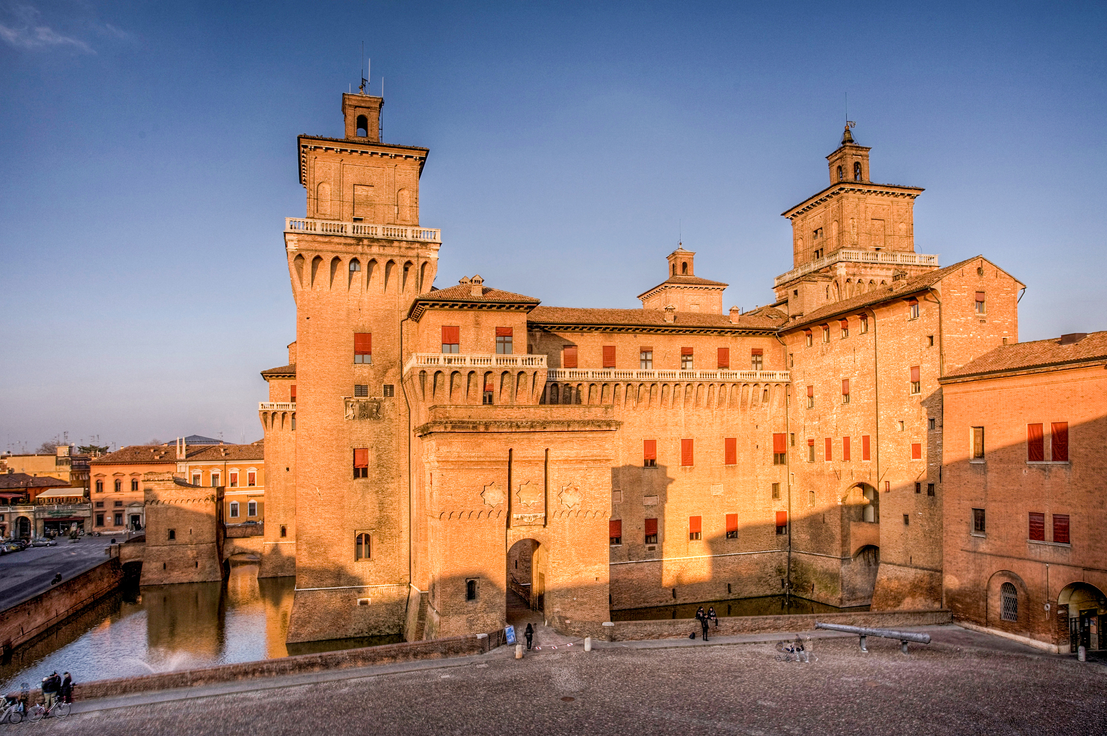 piazzetta del castello Ferrara